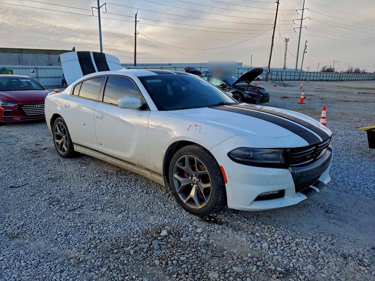 2017 DODGE CHARGER SXT photo 4