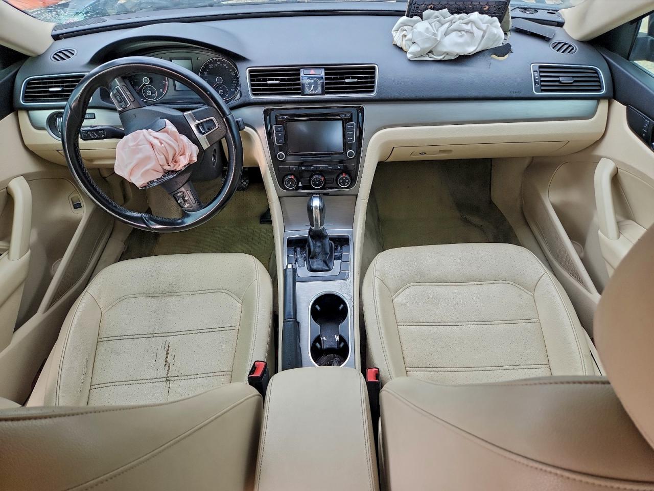 2014 VOLKSWAGEN PASSAT SE photo 8