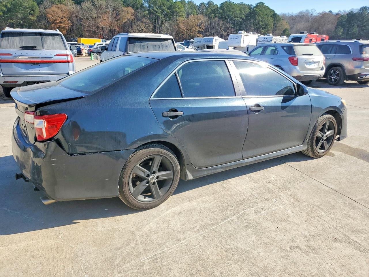 2014 TOYOTA CAMRY L photo 3