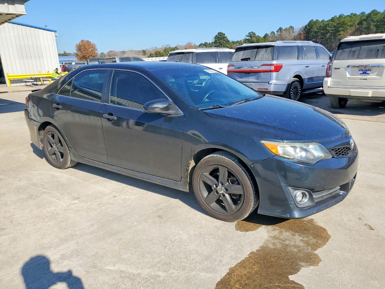 2014 TOYOTA CAMRY L photo 4
