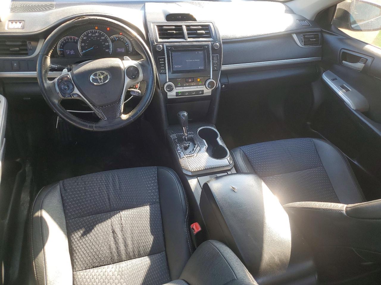 2014 TOYOTA CAMRY L photo 8