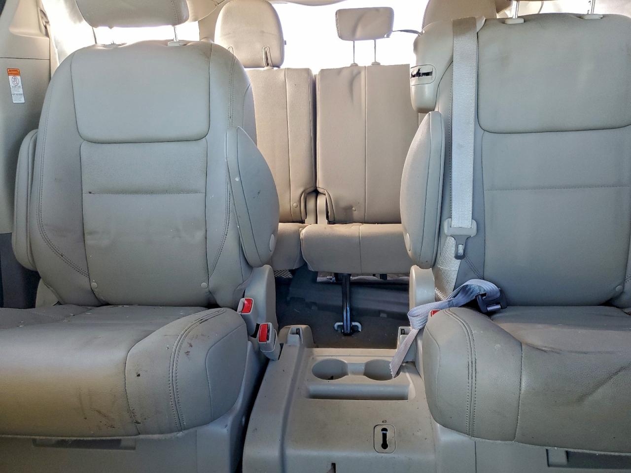 2020 TOYOTA SIENNA XLE photo 10