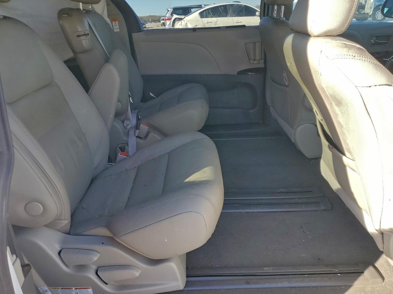 2020 TOYOTA SIENNA XLE photo 11