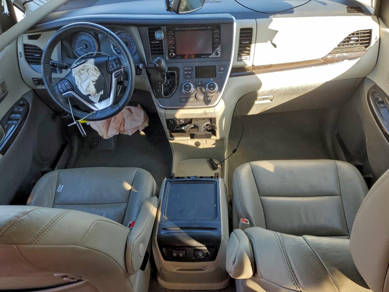 2020 TOYOTA SIENNA XLE photo 8