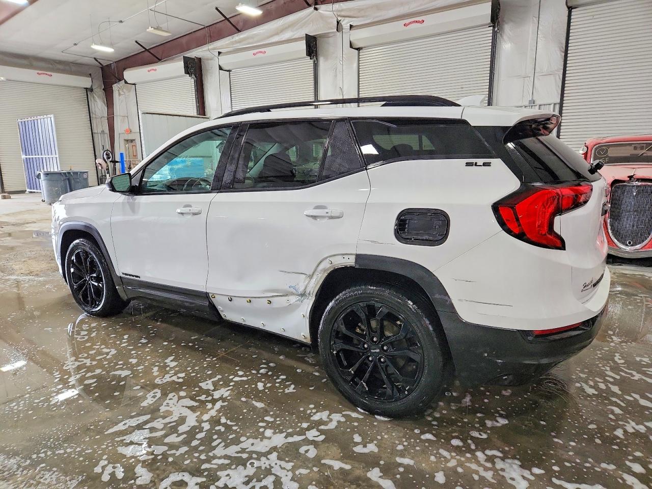 2019 GMC TERRAIN SLE photo 2