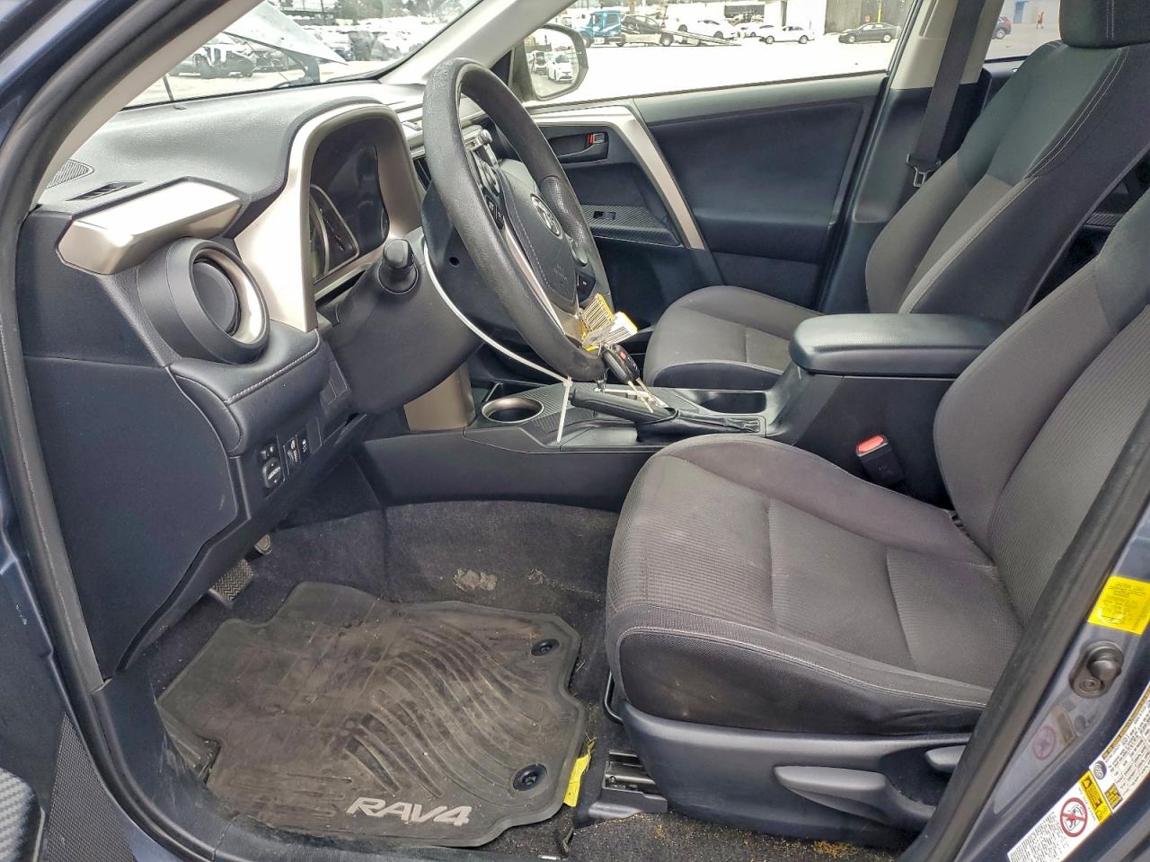 2013 TOYOTA RAV4 XLE photo 7