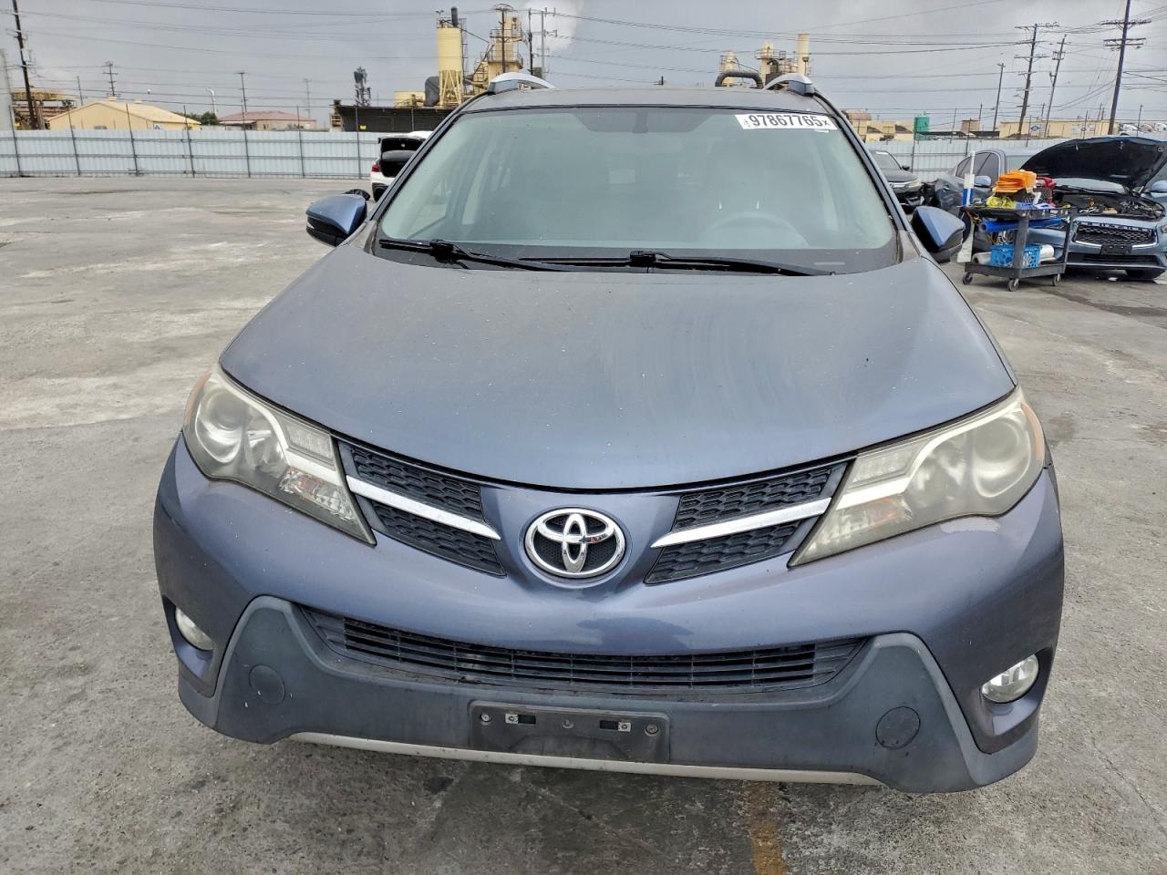 2013 TOYOTA RAV4 XLE photo 5
