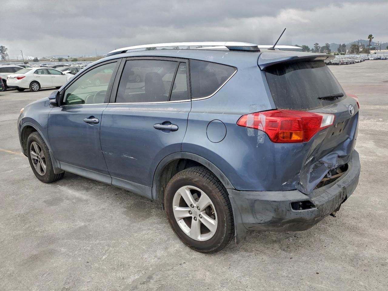 2013 TOYOTA RAV4 XLE photo 2