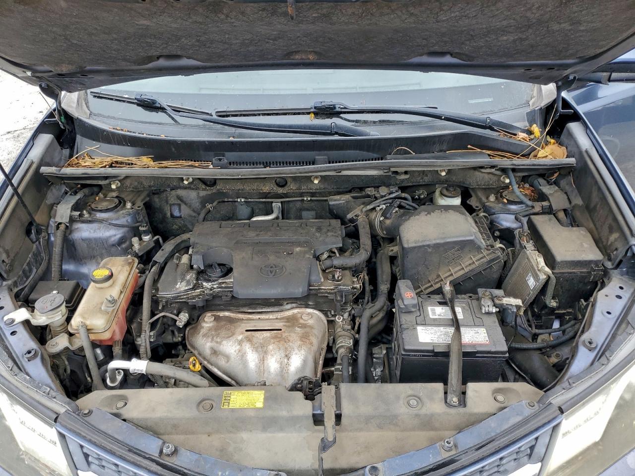 2013 TOYOTA RAV4 XLE photo 12
