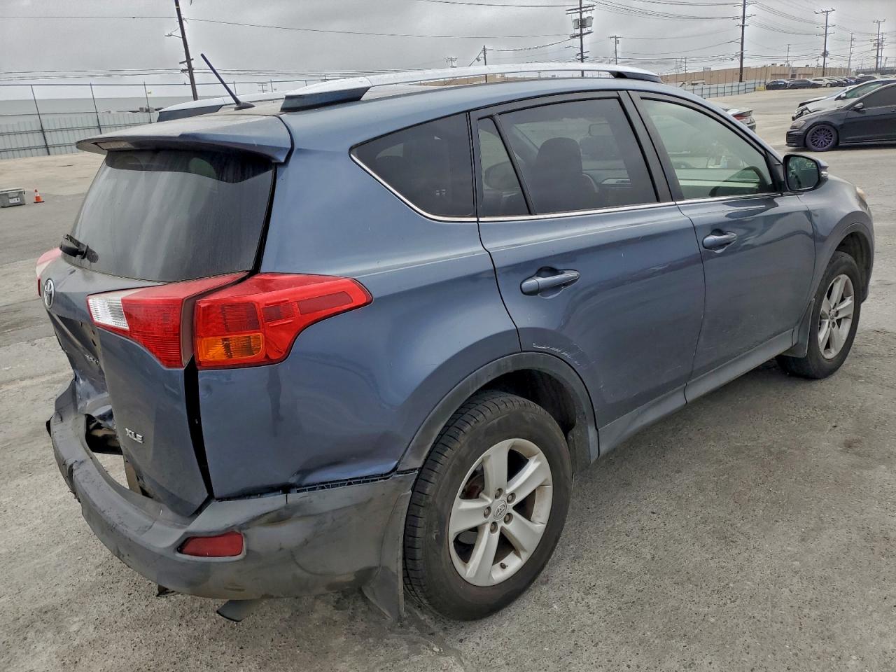 2013 TOYOTA RAV4 XLE photo 3