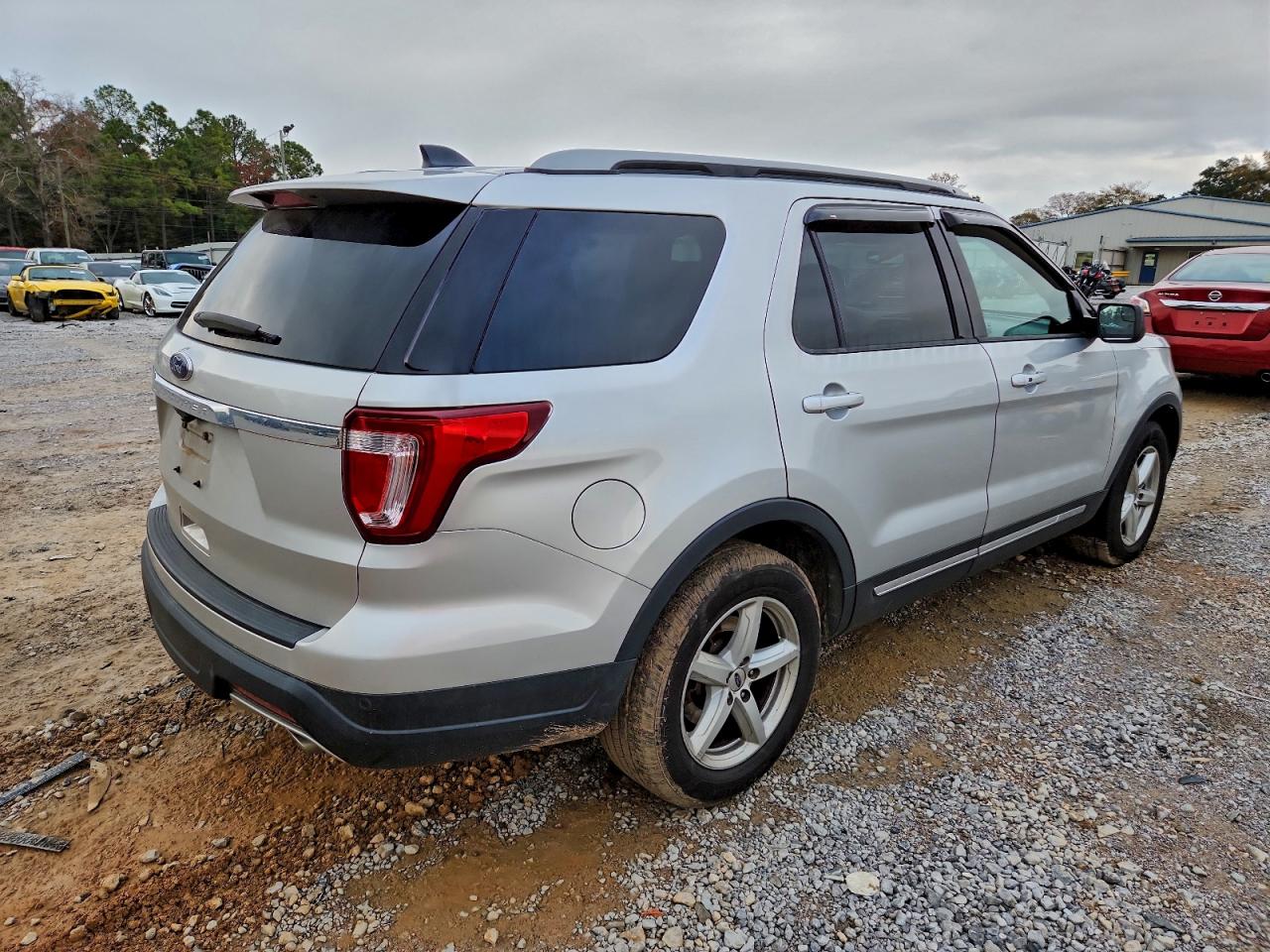 2018 FORD EXPLORER XLT photo 3