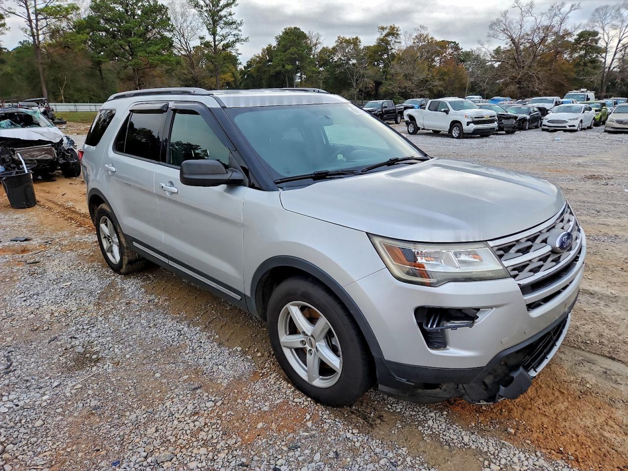 2018 FORD EXPLORER XLT photo 4