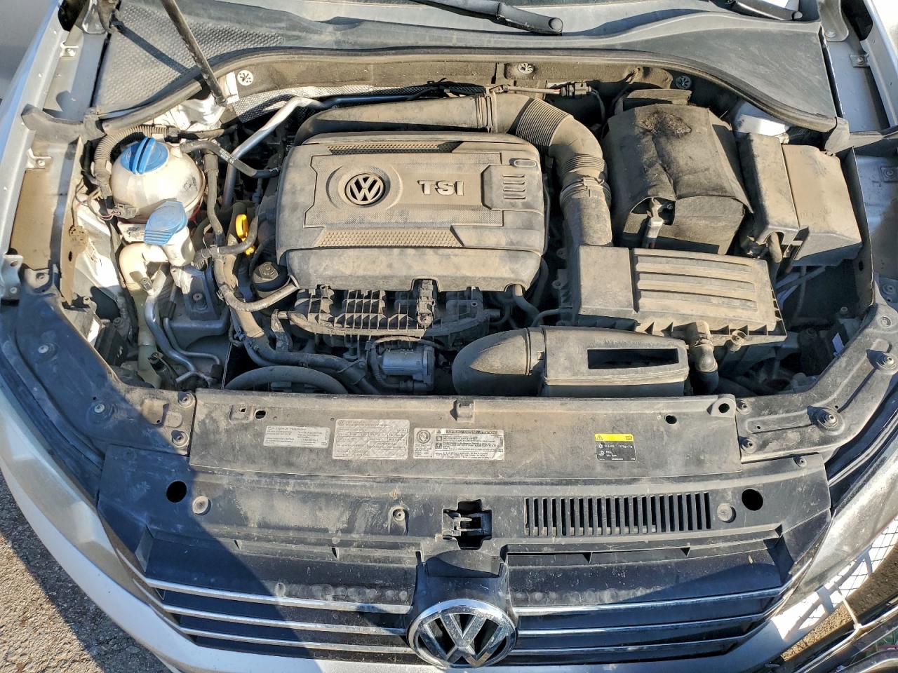 2015 VOLKSWAGEN PASSAT S photo 11