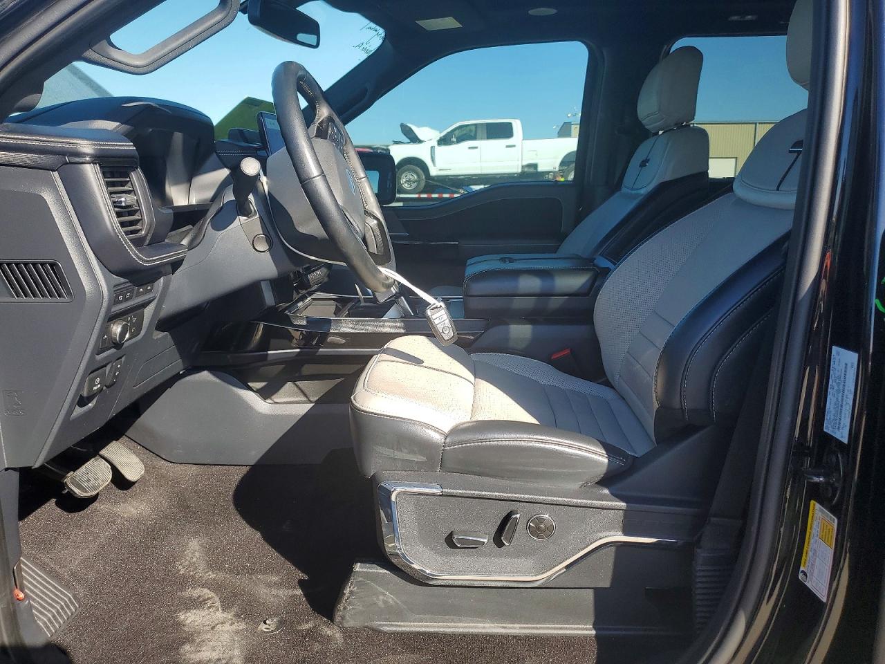 2022 FORD F150 LIGHTNING PRO photo 7
