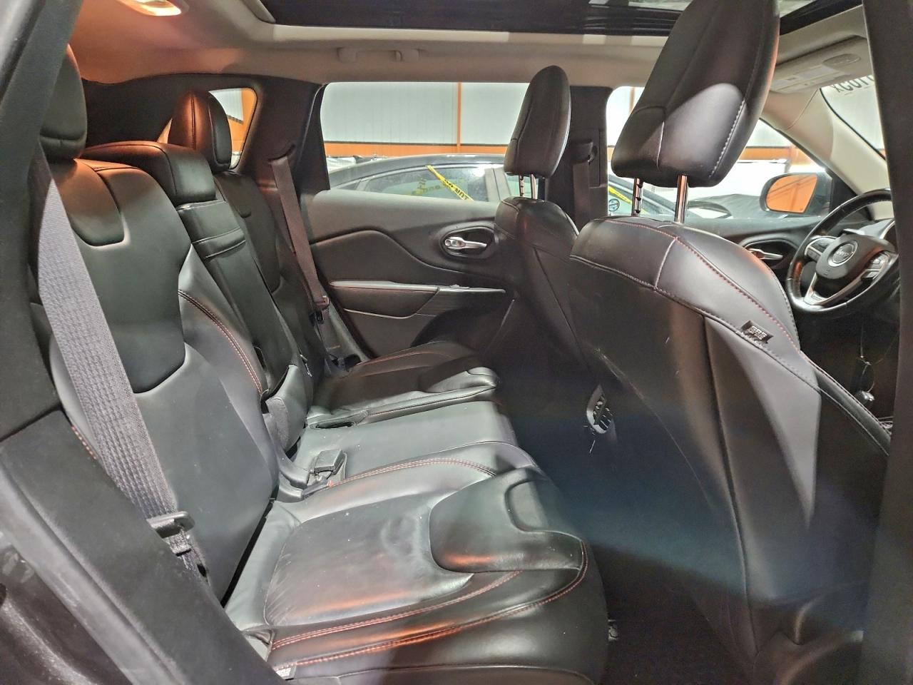 2016 JEEP CHEROKEE TRAILHAWK photo 11