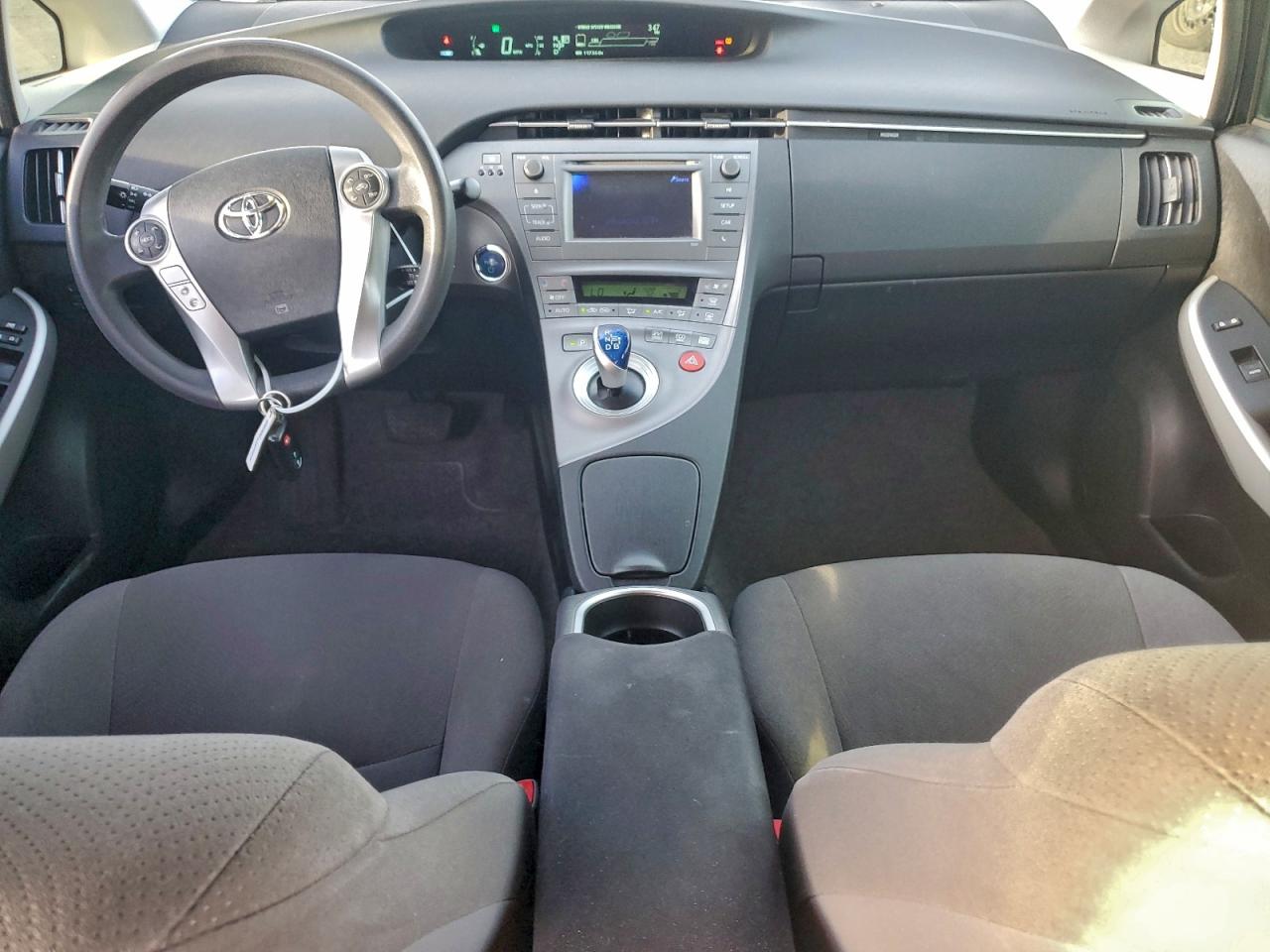 2013 TOYOTA PRIUS photo 8
