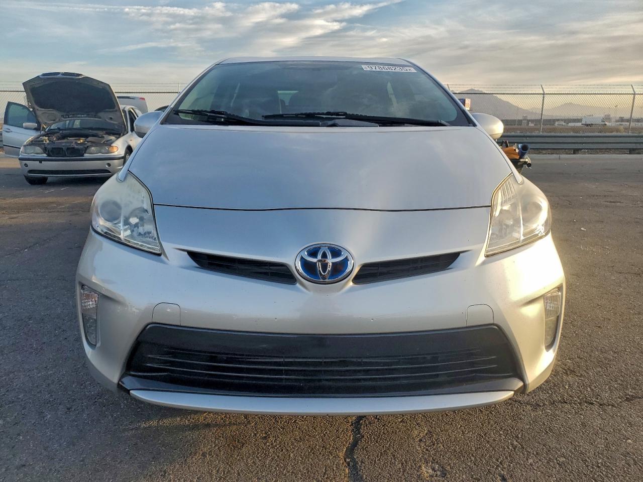 2013 TOYOTA PRIUS photo 5