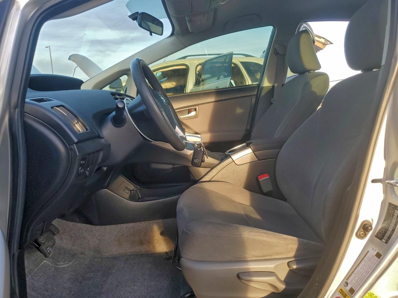 2013 TOYOTA PRIUS photo 7