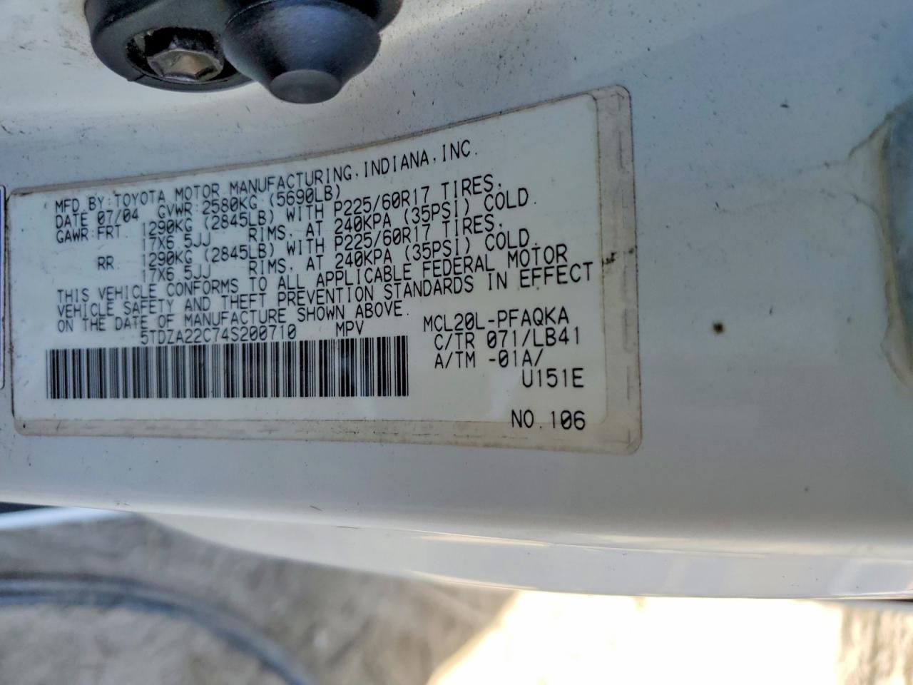 2004 TOYOTA SIENNA XLE photo 14