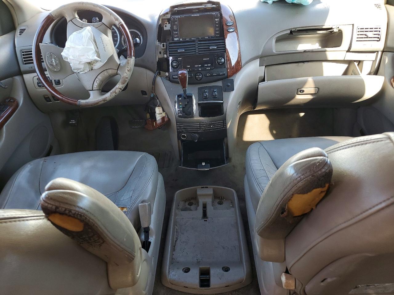 2004 TOYOTA SIENNA XLE photo 8