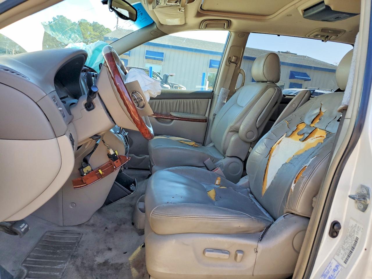 2004 TOYOTA SIENNA XLE photo 7