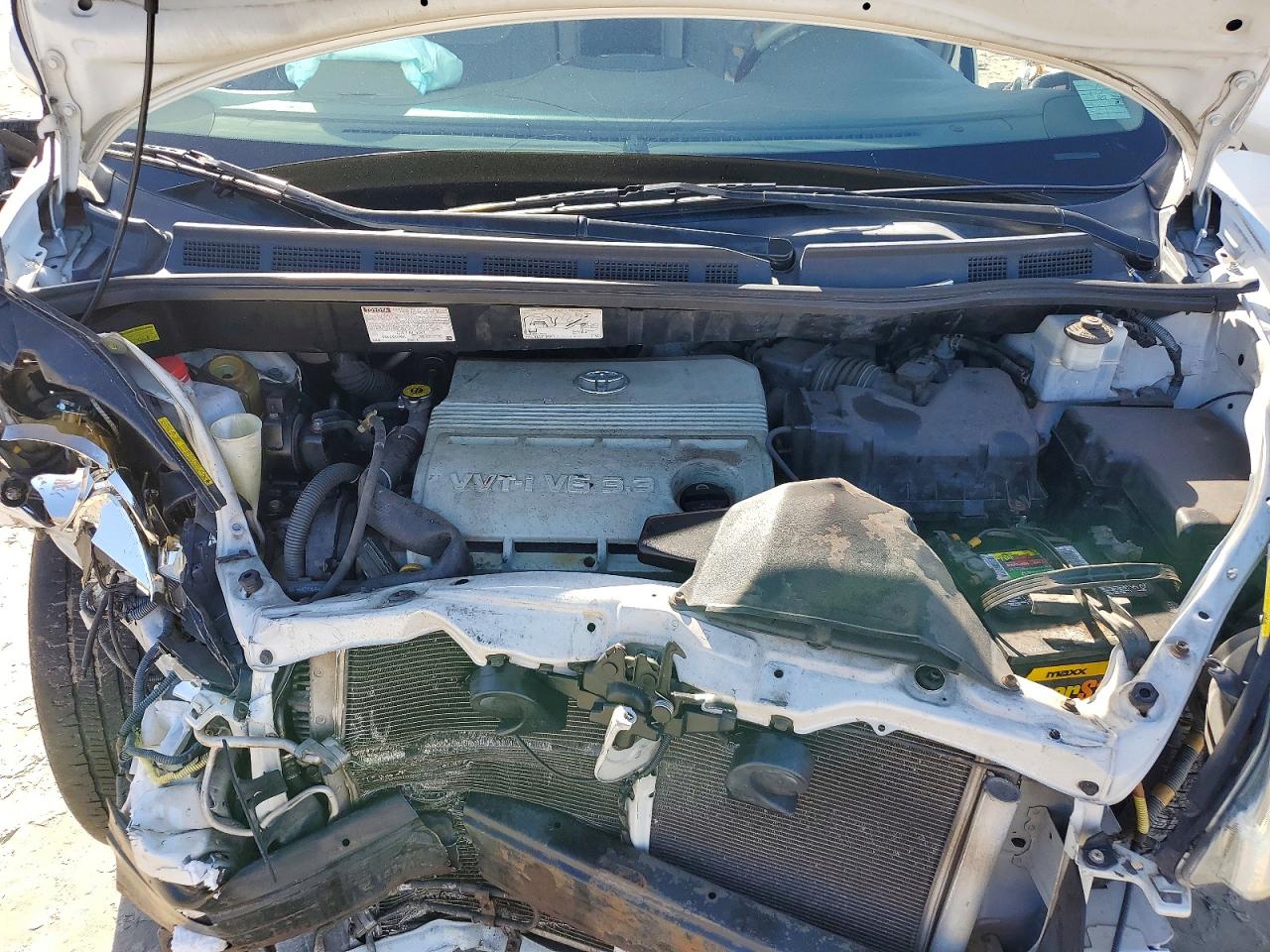 2004 TOYOTA SIENNA XLE photo 12