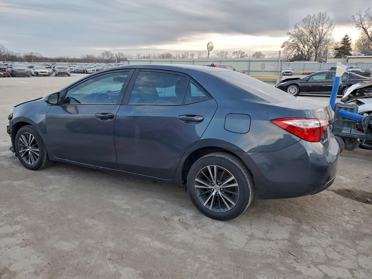 2016 TOYOTA COROLLA L photo 2