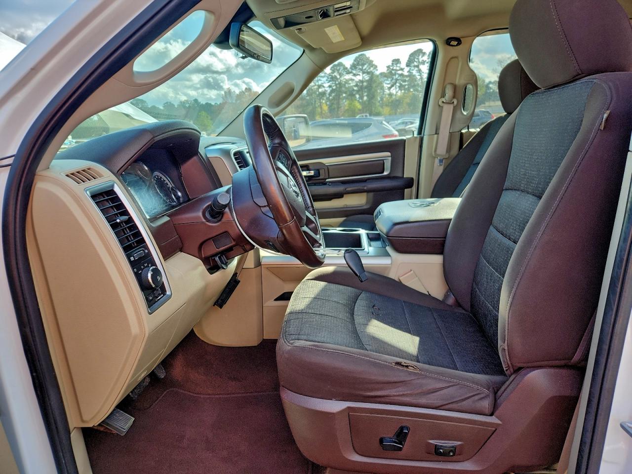 2014 RAM 1500 SLT photo 7