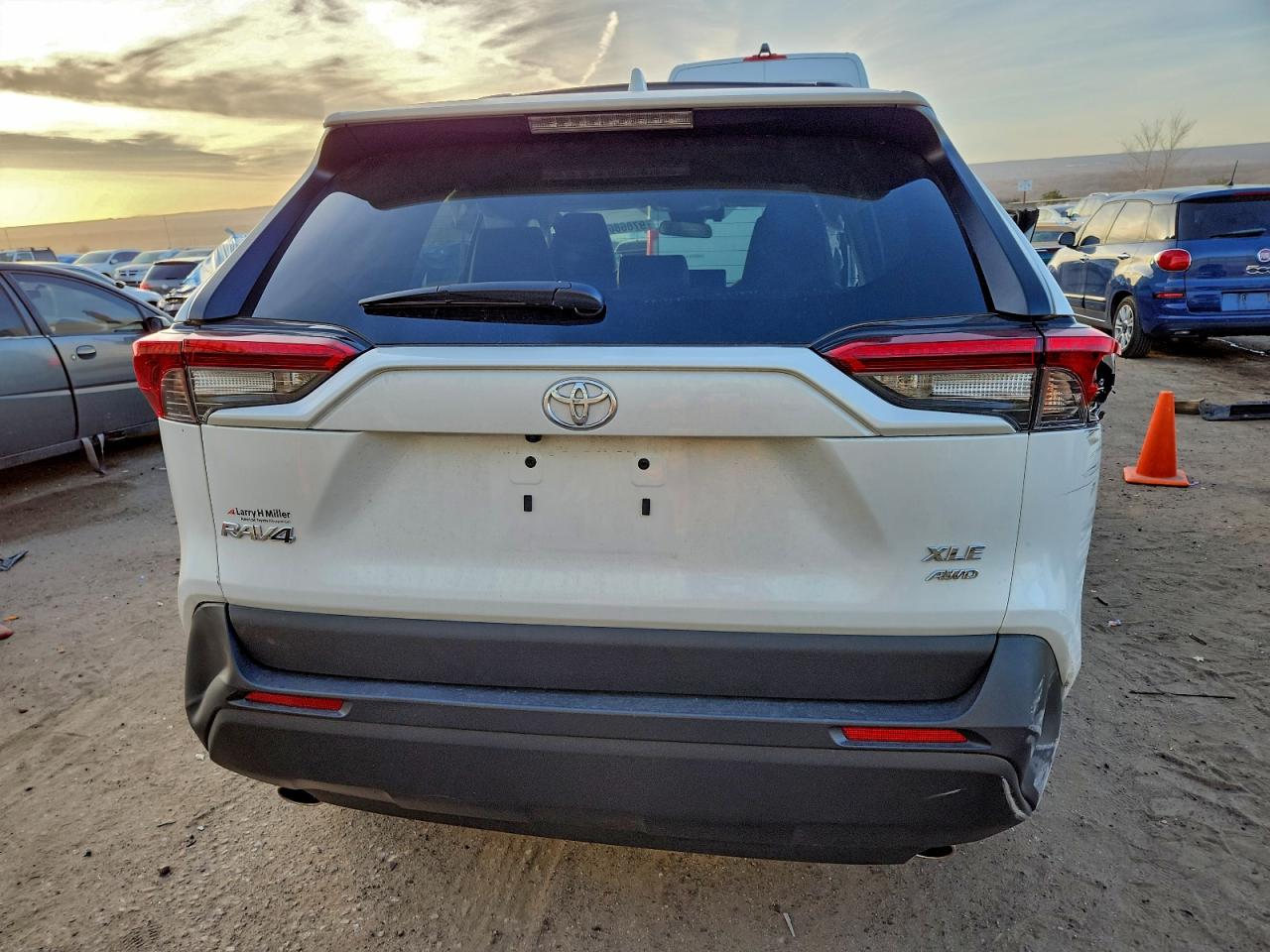 2024 TOYOTA RAV4 XLE PREMIUM photo 6