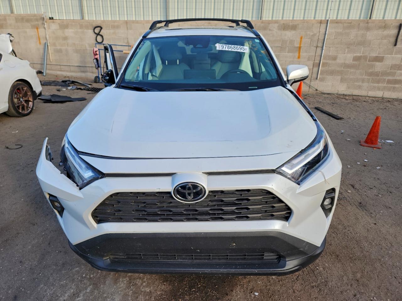 2024 TOYOTA RAV4 XLE PREMIUM photo 5