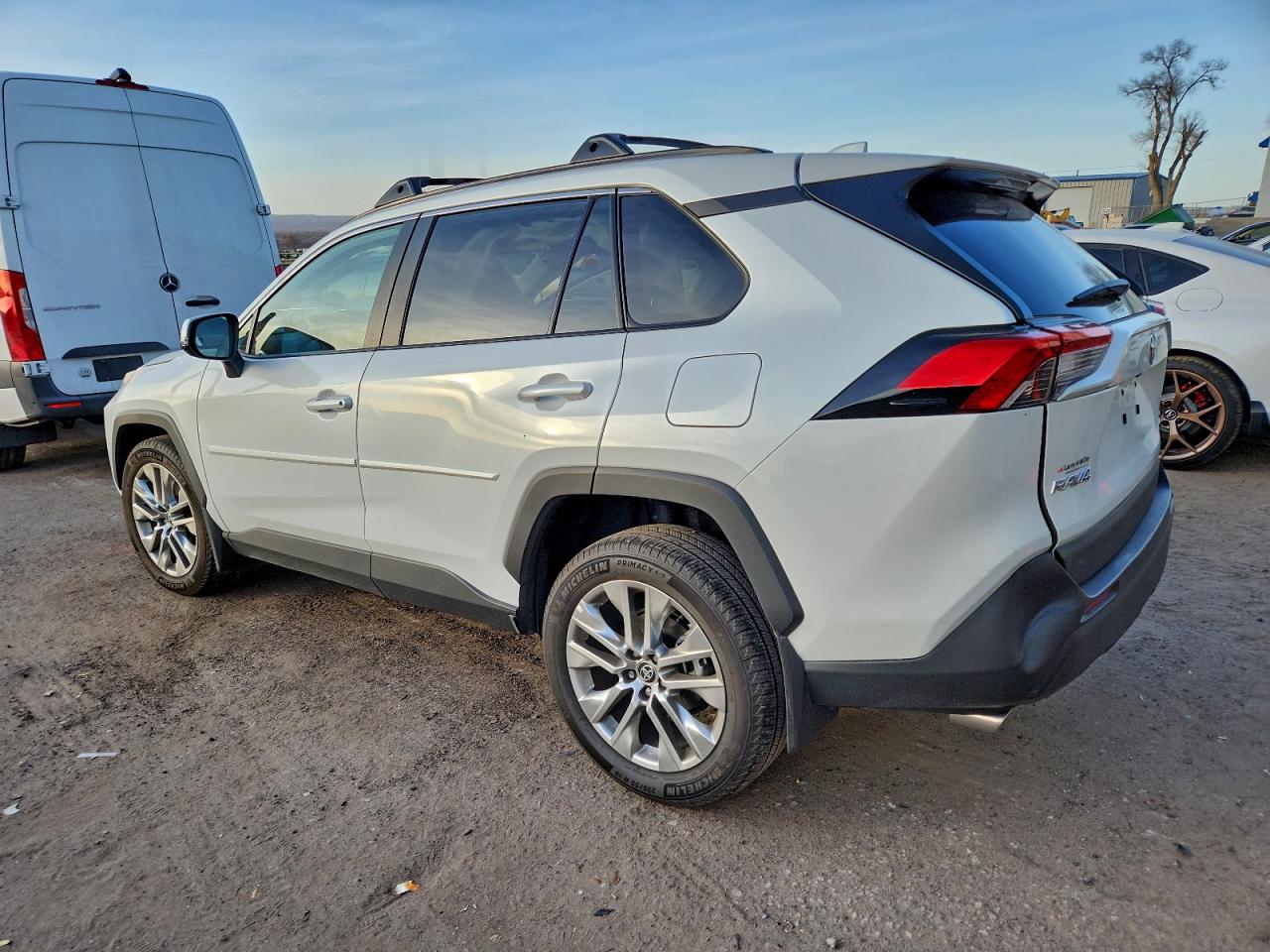 2024 TOYOTA RAV4 XLE PREMIUM photo 2