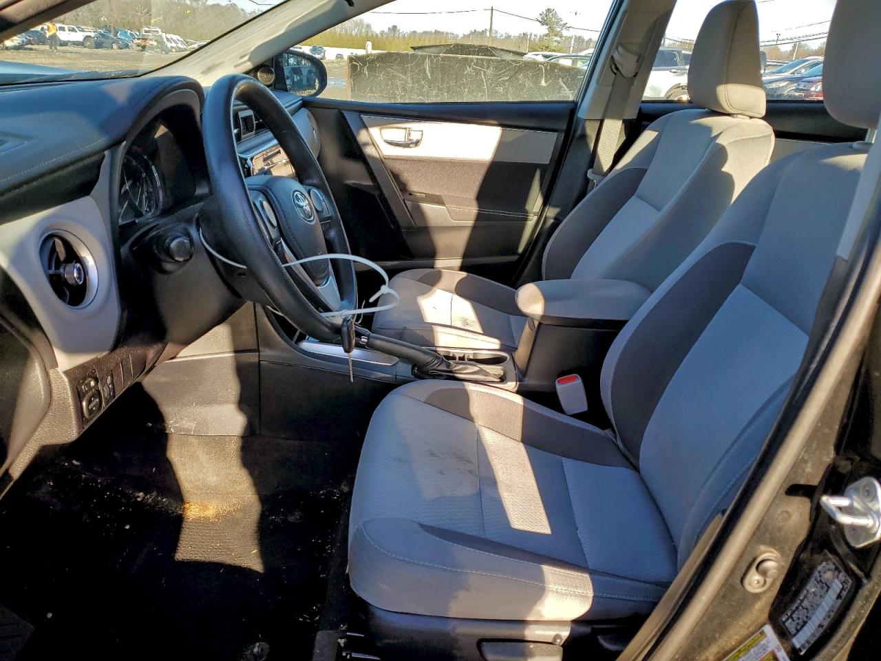 2018 TOYOTA COROLLA L photo 7