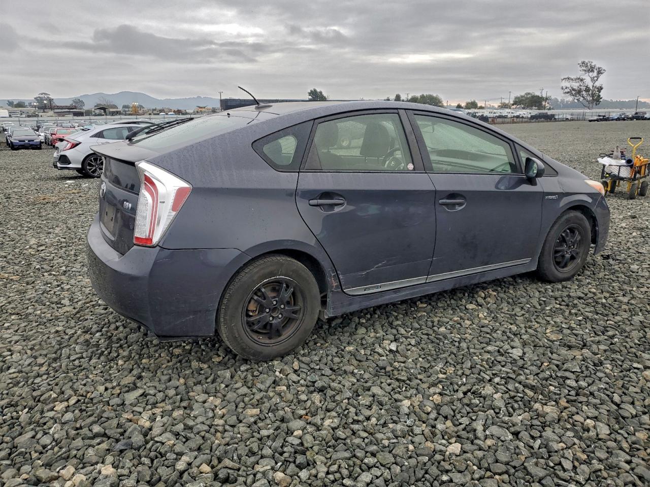 2013 TOYOTA PRIUS photo 3