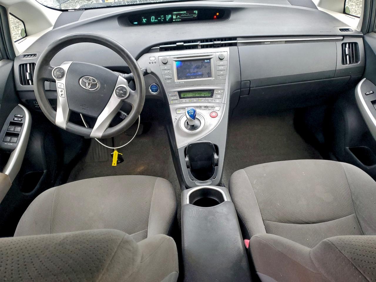 2013 TOYOTA PRIUS photo 8