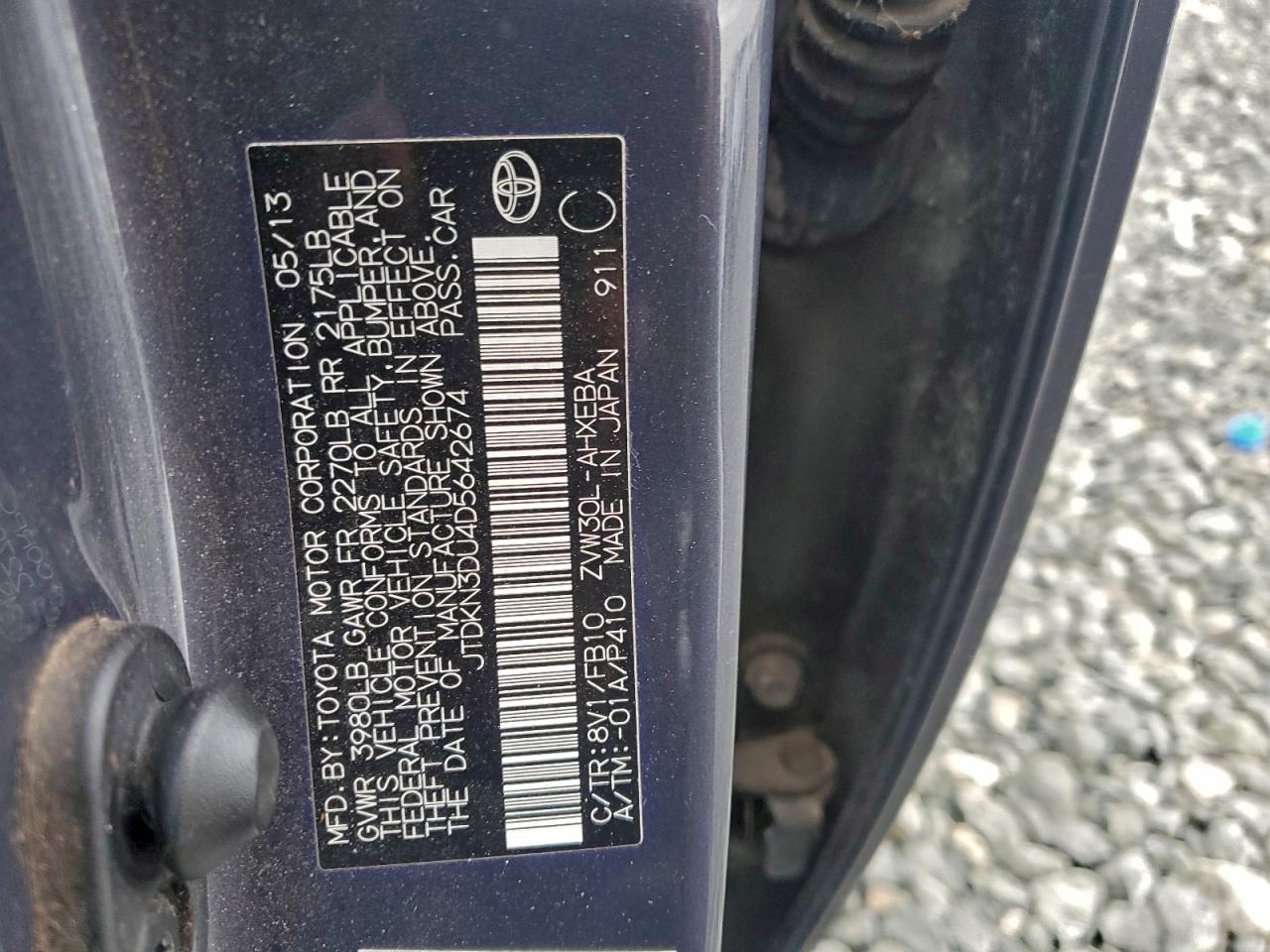 2013 TOYOTA PRIUS photo 12