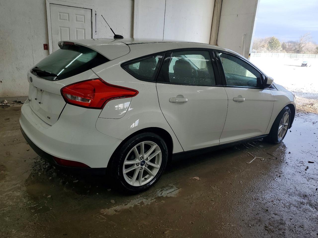 2018 FORD FOCUS SE photo 3