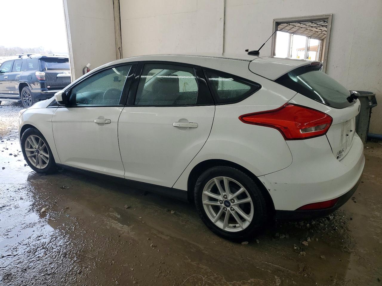 2018 FORD FOCUS SE photo 2