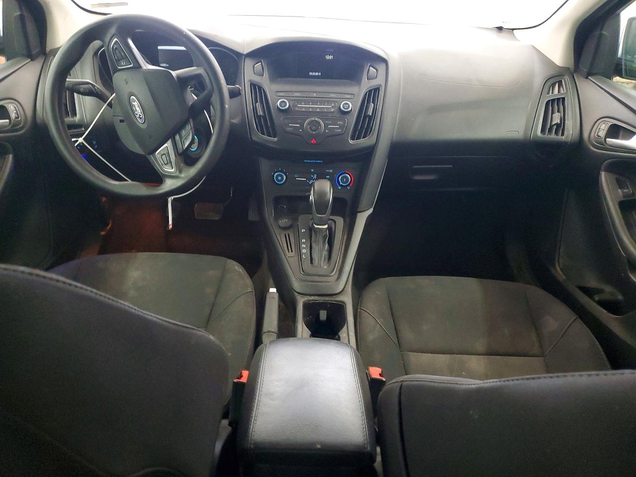 2018 FORD FOCUS SE photo 8