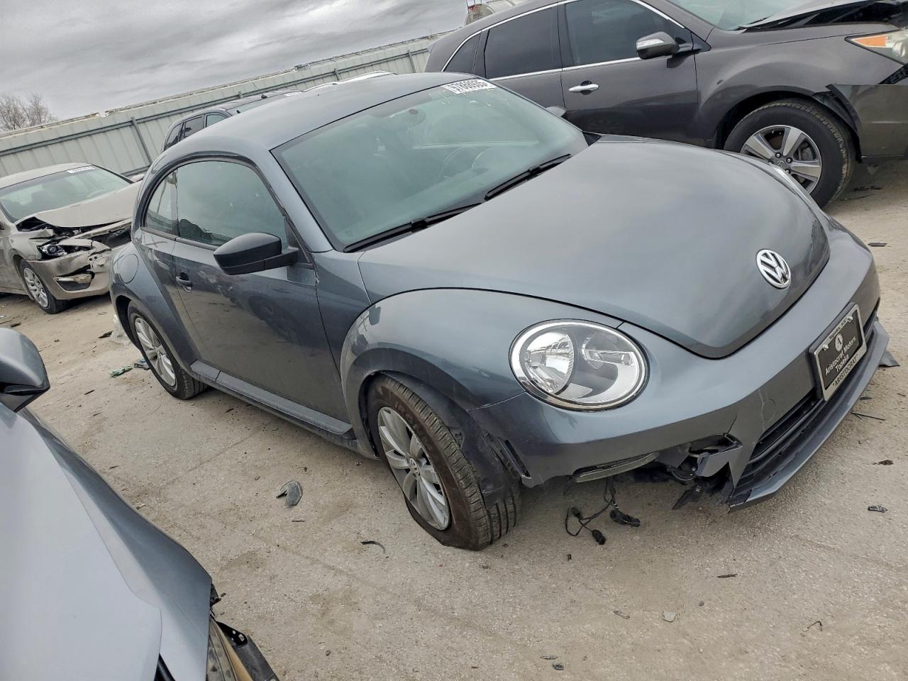 2018 VOLKSWAGEN BEETLE S photo 7