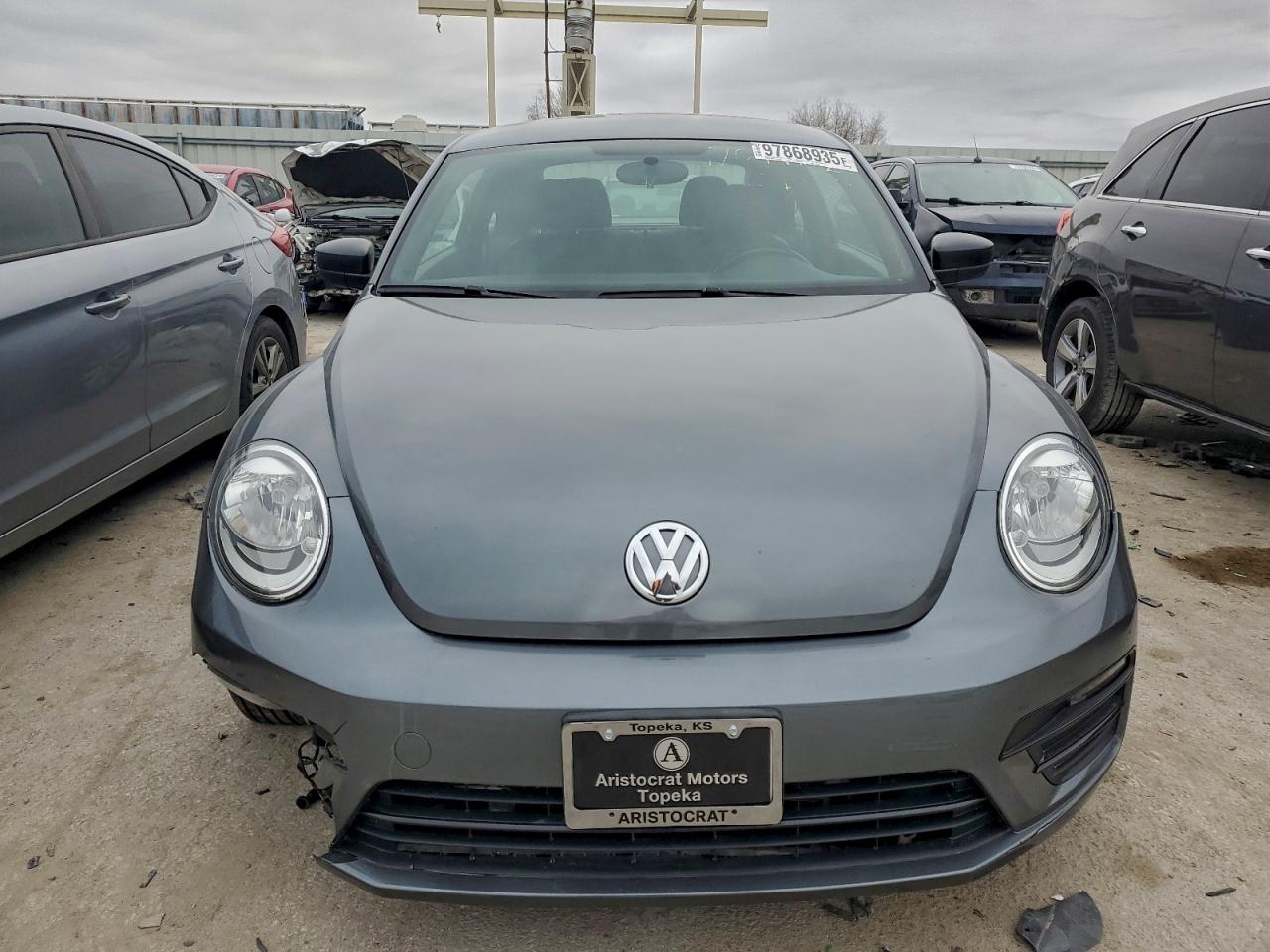 2018 VOLKSWAGEN BEETLE S photo 9