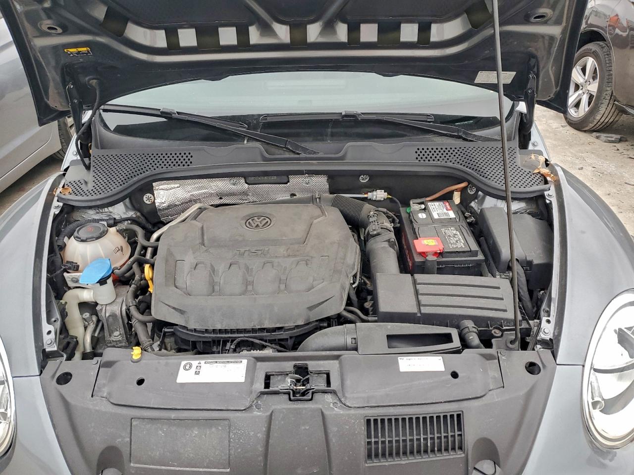 2018 VOLKSWAGEN BEETLE S photo 21