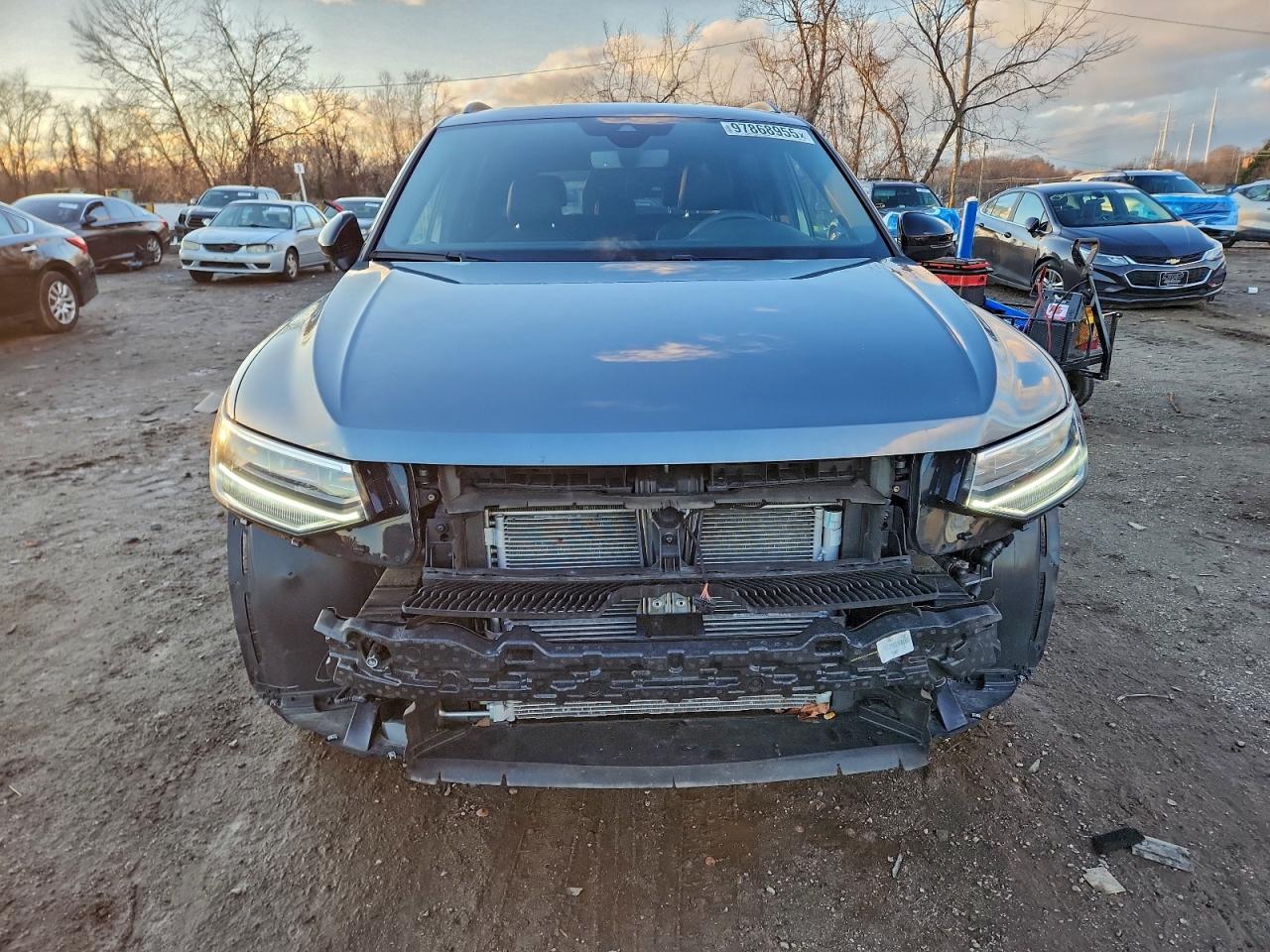 2024 VOLKSWAGEN TIGUAN SE R-LINE BLACK photo 5