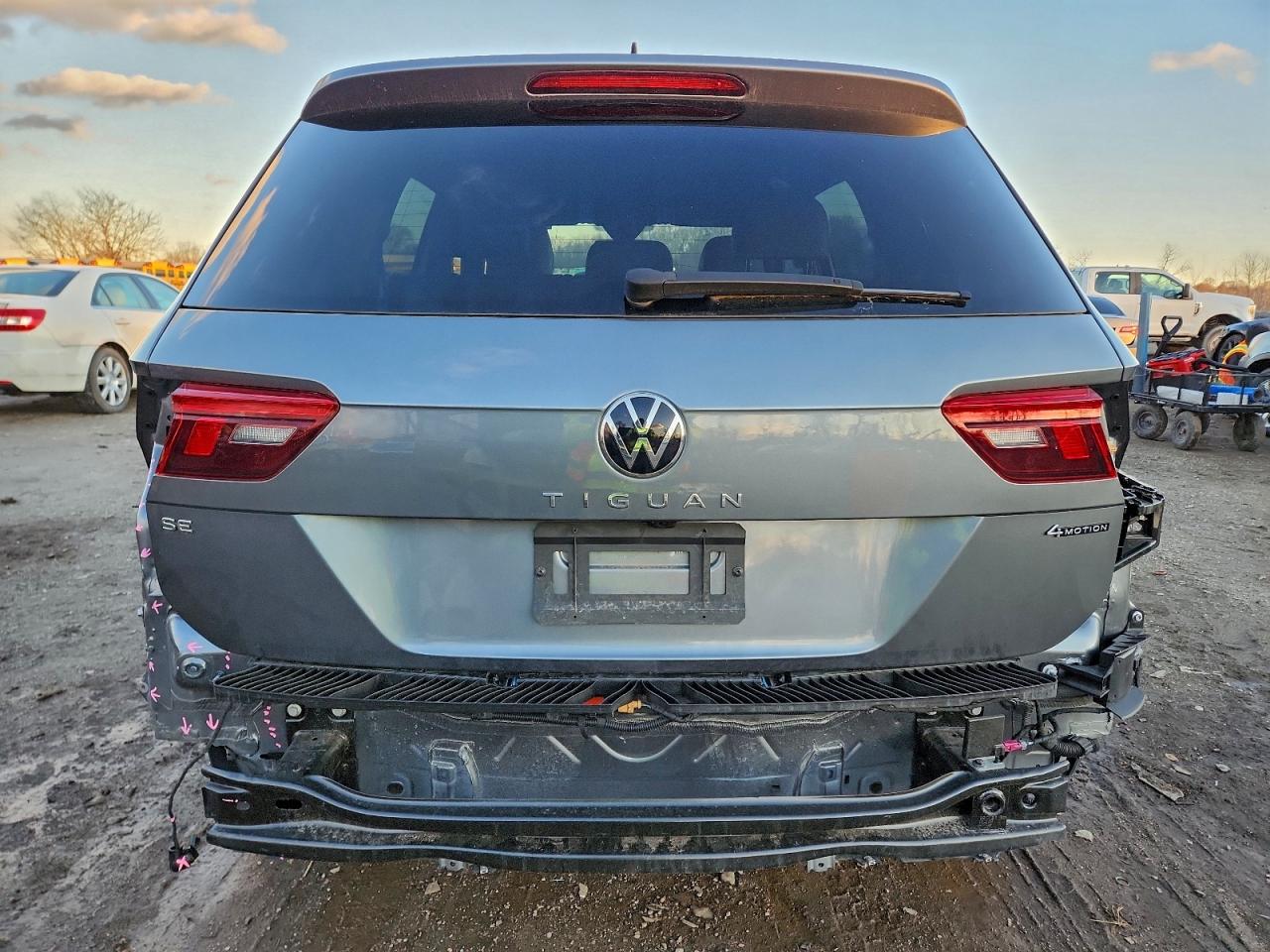 2024 VOLKSWAGEN TIGUAN SE R-LINE BLACK photo 6