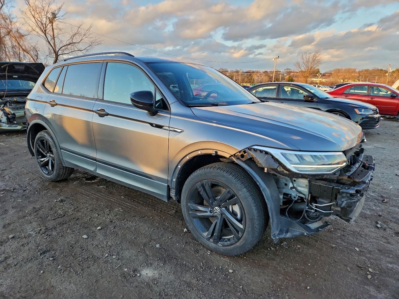 2024 VOLKSWAGEN TIGUAN SE R-LINE BLACK photo 4