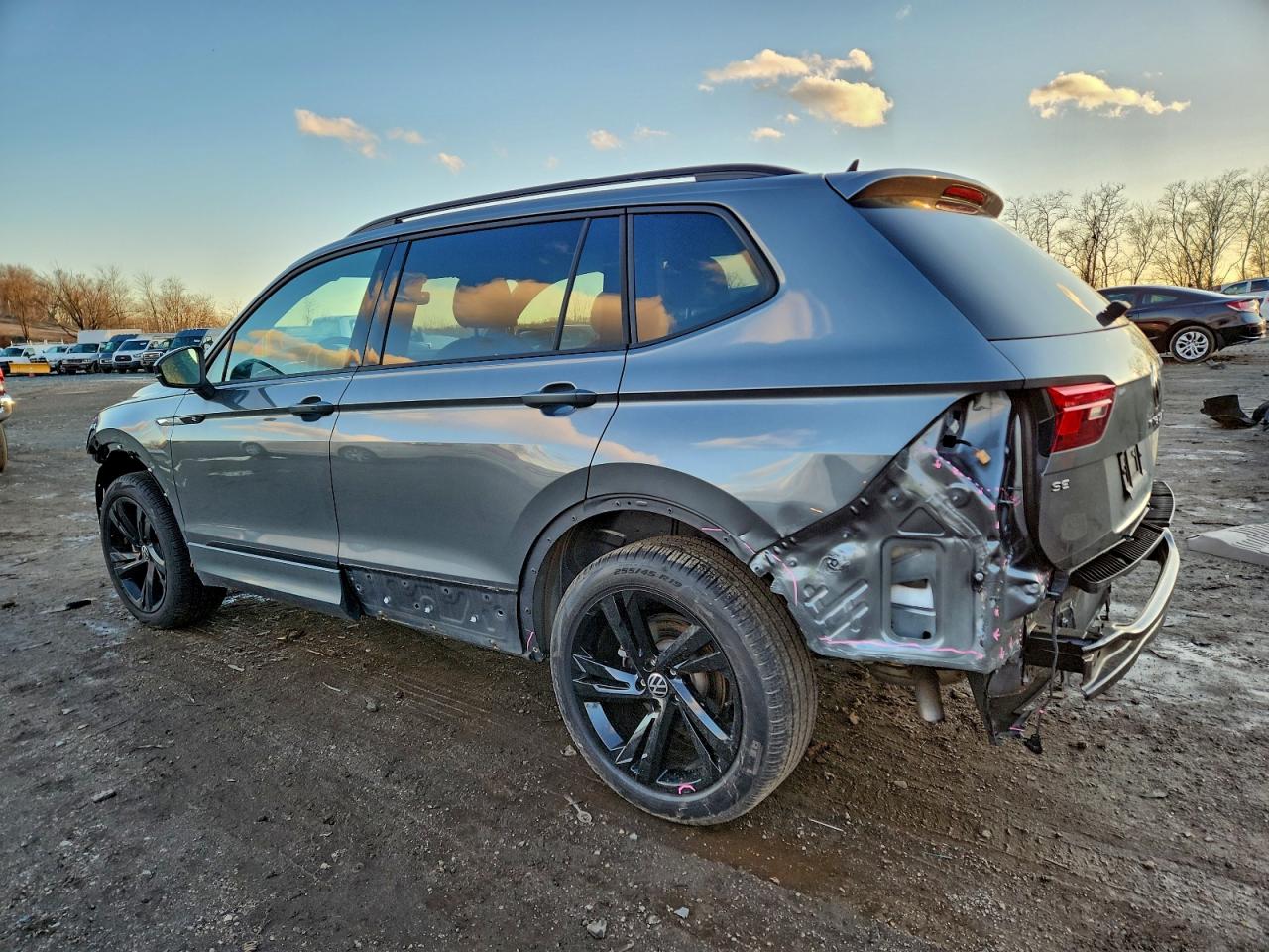 2024 VOLKSWAGEN TIGUAN SE R-LINE BLACK photo 2