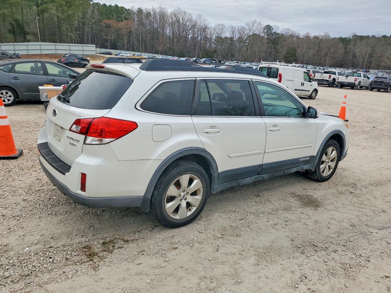 2012 SUBARU OUTBACK 3.6R LIMITED photo 3
