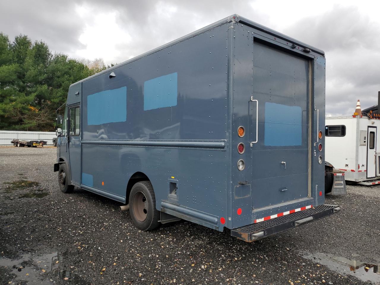 2021 FORD F59 - DELIVERY VAN photo 3