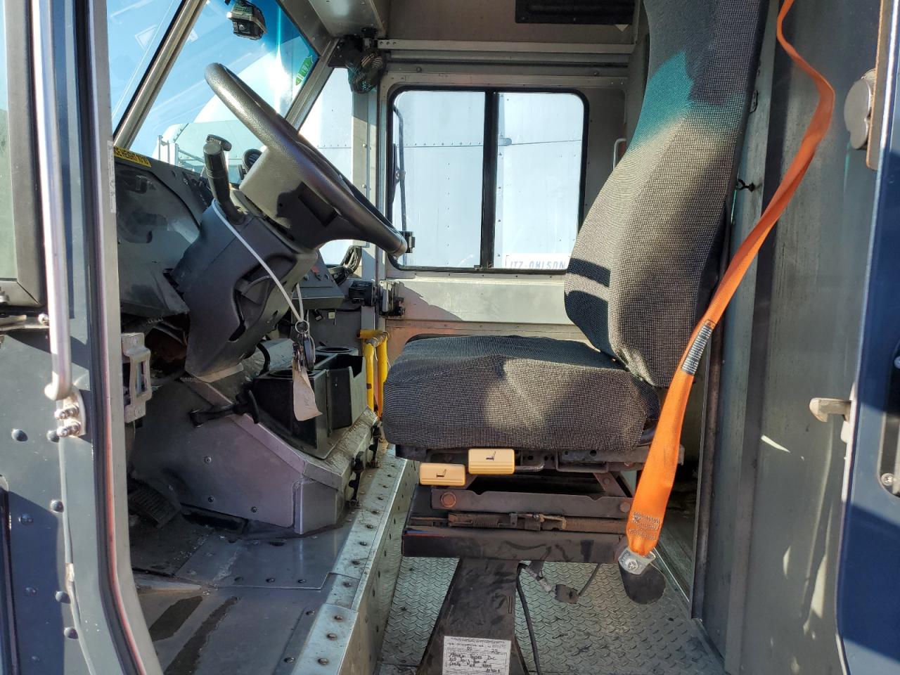 2021 FORD F59 - DELIVERY VAN photo 13