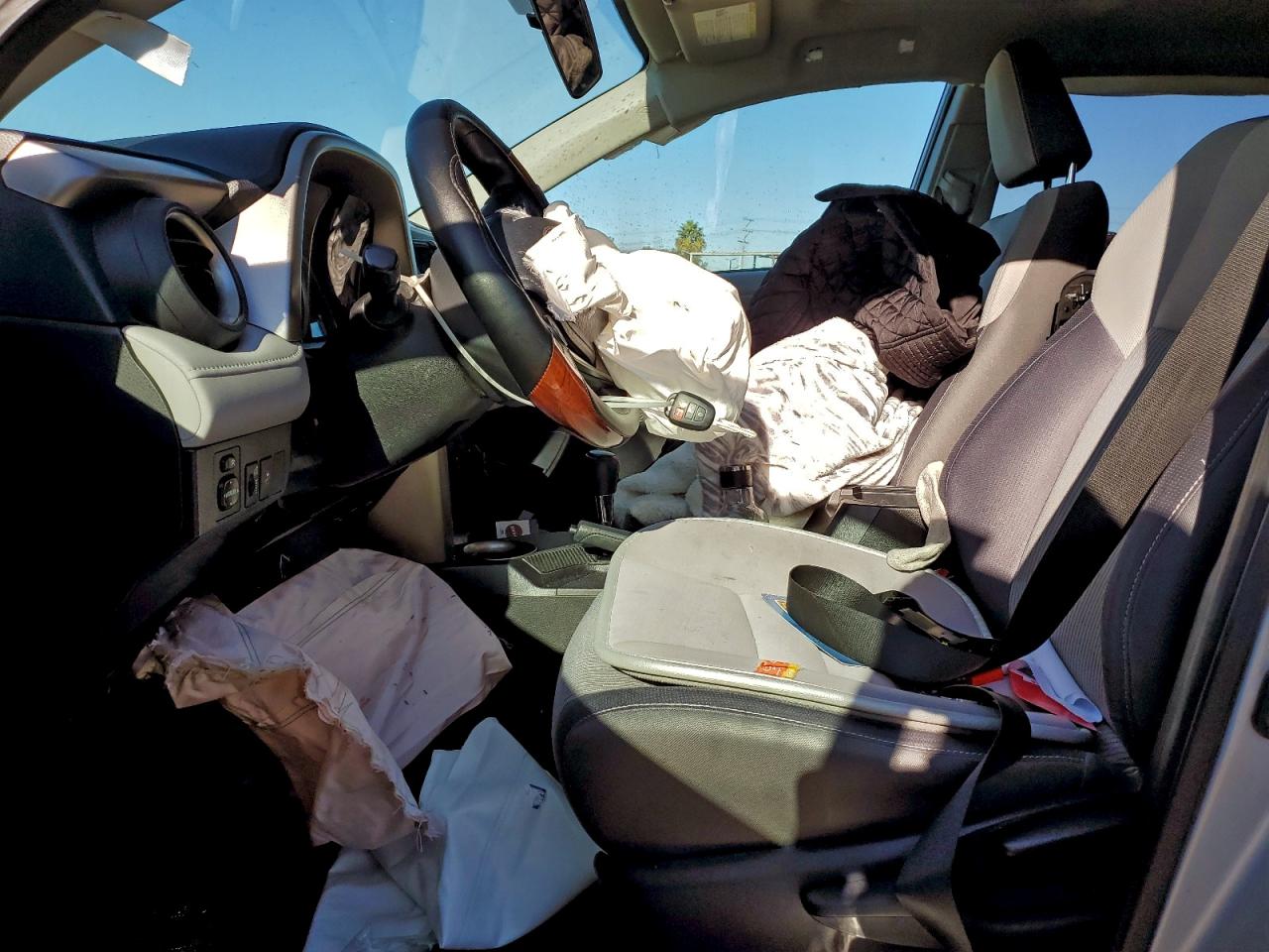 2013 TOYOTA RAV4 XLE photo 7