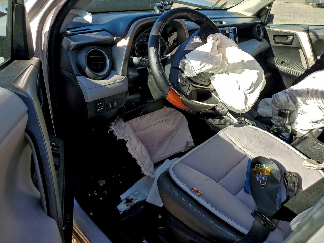 2013 TOYOTA RAV4 XLE photo 8